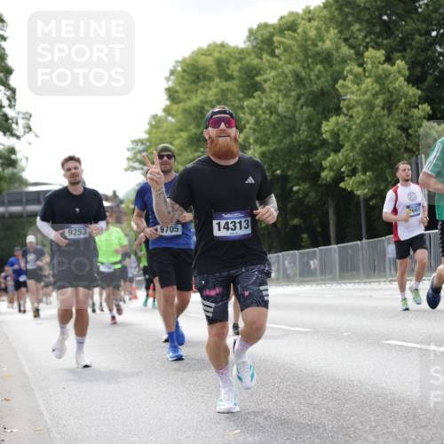 29.06.2025 - hella hamburg halbmarathon Jannik Wohlers http://msf.ph/oto/8147947 29.06.2025 10:11:46 Lombardsbrücke 1062, 1790, 2661, 3746, 5176, 6871, 7474, 9253, 9705, 11509, 11525, 11537, 11581, 13171, 14060, 14196, 14313, 14863, 15137, 16379, 16976, 18429, 18655 meine-sportfotos.de