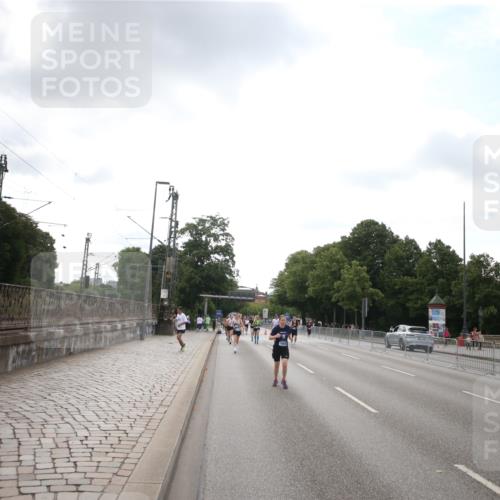 29.06.2025 - hella hamburg halbmarathon Jannik Wohlers http://msf.ph/oto/8147958 29.06.2025 10:08:37 Lombardsbrücke 1147, 1188, 1838, 5347, 7453, 9718, 10819, 11067, 11496, 11657, 13592, 13593, 14736, 15584, 15586, 15592, 17347, 18266, 18505 meine-sportfotos.de