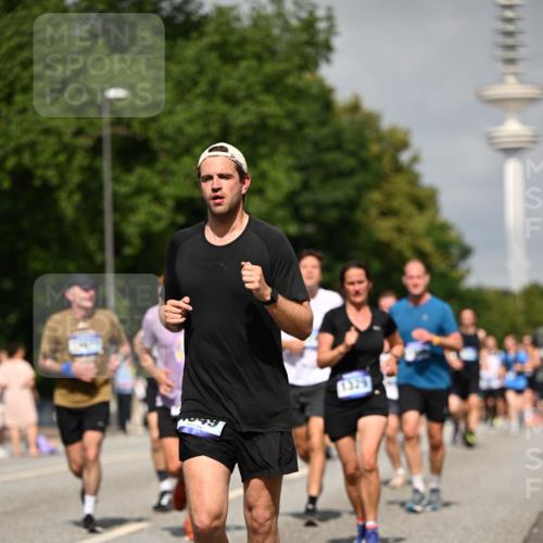 29.06.2025 - hella hamburg halbmarathon Dr. Thomas Lammeyer http://msf.ph/oto/8147960 29.06.2025 10:06:05 Kennedybrücke 1184, 1329, 1364, 1453, 1464, 1729, 1881, 1940, 2591, 3039, 3169, 3199, 4286, 4328, 4649, 5547, 5602, 5603, 6322, 6327, 6438, 7031, 7189, 7223, 9156, 9230, 9353, 9741, 10177, 10882 meine-sportfotos.de