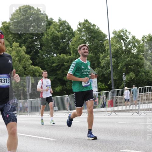 29.06.2025 - hella hamburg halbmarathon Jannik Wohlers http://msf.ph/oto/8147966 29.06.2025 10:11:47 Lombardsbrücke 1062, 1790, 2661, 3746, 5176, 6871, 7474, 9253, 9705, 11509, 11525, 11581, 13171, 14060, 14196, 14313, 14863, 15137, 16379, 16976, 18429, 18655 meine-sportfotos.de