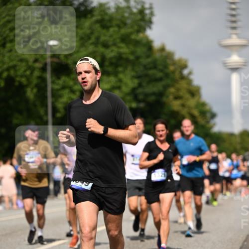 29.06.2025 - hella hamburg halbmarathon Dr. Thomas Lammeyer http://msf.ph/oto/8147974 29.06.2025 10:06:05 Kennedybrücke 1184, 1329, 1364, 1453, 1464, 1729, 1881, 1940, 2591, 3039, 3169, 3199, 4286, 4328, 4649, 5547, 5602, 5603, 6322, 6327, 6438, 7031, 7189, 7223, 9156, 9230, 9353, 9741, 10177, 10882 meine-sportfotos.de