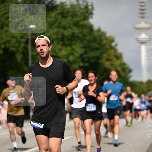 29.06.2025 - hella hamburg halbmarathon Dr. Thomas Lammeyer http://msf.ph/oto/8147986 29.06.2025 10:06:05 Kennedybrücke 1184, 1329, 1364, 1453, 1464, 1729, 1881, 1940, 2591, 3039, 3169, 3199, 4286, 4328, 4649, 5547, 5602, 5603, 6322, 6327, 6438, 7031, 7189, 7223, 9156, 9230, 9353, 9741, 10177, 10882 meine-sportfotos.de