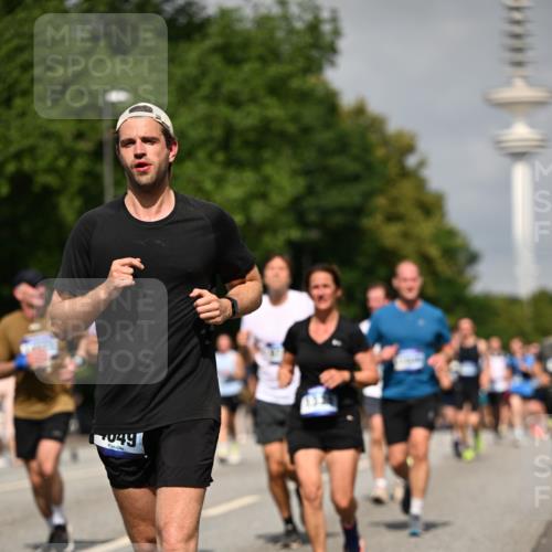 29.06.2025 - hella hamburg halbmarathon Dr. Thomas Lammeyer http://msf.ph/oto/8147991 29.06.2025 10:06:05 Kennedybrücke 1184, 1329, 1364, 1453, 1464, 1729, 1881, 1940, 2591, 3039, 3169, 3199, 4286, 4328, 4649, 5547, 5602, 5603, 6322, 6327, 6438, 7031, 7189, 7223, 9156, 9230, 9353, 9741, 10177, 10882 meine-sportfotos.de