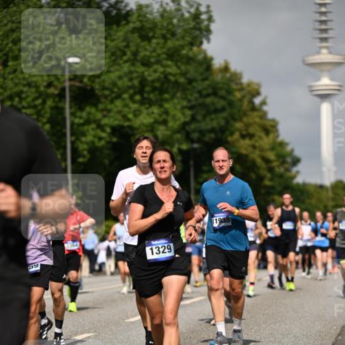 29.06.2025 - hella hamburg halbmarathon Dr. Thomas Lammeyer http://msf.ph/oto/8148010 29.06.2025 10:06:06 Kennedybrücke 1184, 1329, 1364, 1453, 1464, 1729, 1881, 1940, 2591, 3039, 3169, 3199, 4286, 4328, 4649, 5547, 5602, 5603, 6322, 6327, 6438, 7031, 7189, 7223, 9156, 9230, 9353, 9741, 10177, 10882 meine-sportfotos.de