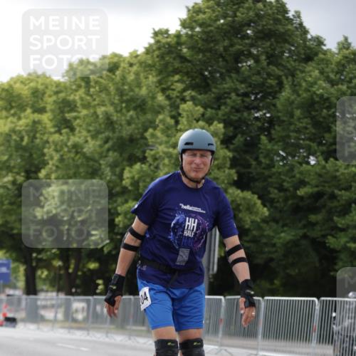 29.06.2025 - hella hamburg halbmarathon Jannik Wohlers http://msf.ph/oto/8148015 29.06.2025 09:10:33 Lombardsbrücke  meine-sportfotos.de