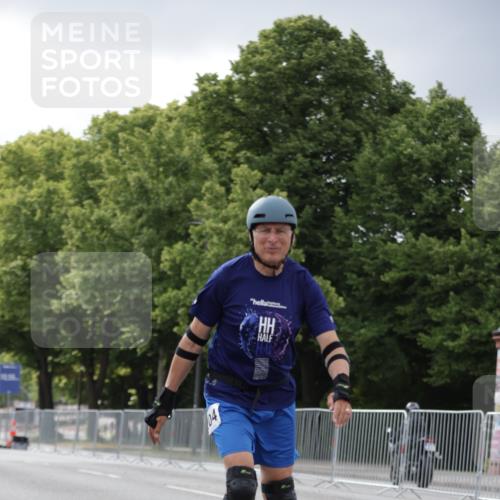 29.06.2025 - hella hamburg halbmarathon Jannik Wohlers http://msf.ph/oto/8148028 29.06.2025 09:10:33 Lombardsbrücke  meine-sportfotos.de