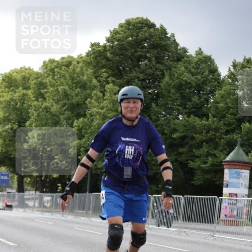 29.06.2025 - hella hamburg halbmarathon Jannik Wohlers http://msf.ph/oto/8148047 29.06.2025 09:10:33 Lombardsbrücke  meine-sportfotos.de