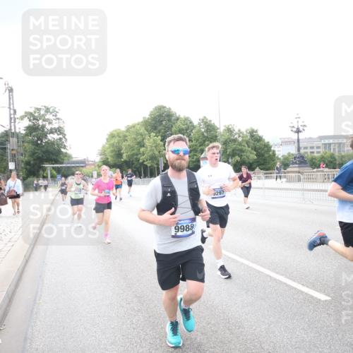 29.06.2025 - hella hamburg halbmarathon Jannik Wohlers http://msf.ph/oto/8148049 29.06.2025 10:09:15 Lombardsbrücke 1456, 1483, 1513, 1823, 8090, 8685, 9297, 9306, 9988, 12255, 12509, 13739, 15697, 16688, 16918, 17630, 18076, 18440, 19242 meine-sportfotos.de