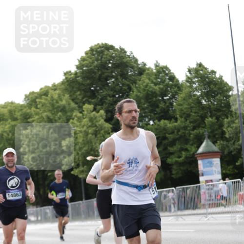 29.06.2025 - hella hamburg halbmarathon Jannik Wohlers http://msf.ph/oto/8148057 29.06.2025 10:11:54 Lombardsbrücke 1062, 1790, 1850, 2661, 3746, 4453, 4499, 5176, 6822, 6871, 6966, 7474, 9253, 9254, 9405, 9705, 10685, 11509, 14060, 14313, 14863, 14868, 16379, 18429 meine-sportfotos.de