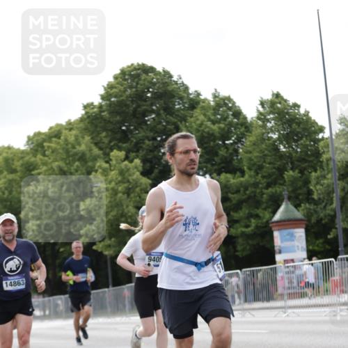 29.06.2025 - hella hamburg halbmarathon Jannik Wohlers http://msf.ph/oto/8148062 29.06.2025 10:11:54 Lombardsbrücke 1062, 1790, 1850, 2661, 3746, 4453, 4499, 5176, 6822, 6871, 6966, 7474, 9253, 9254, 9405, 9705, 10685, 11509, 14060, 14313, 14863, 14868, 16379, 18429 meine-sportfotos.de