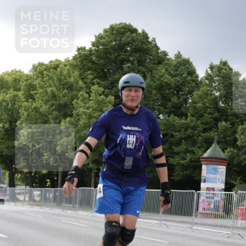 29.06.2025 - hella hamburg halbmarathon Jannik Wohlers http://msf.ph/oto/8148067 29.06.2025 09:10:34 Lombardsbrücke  meine-sportfotos.de