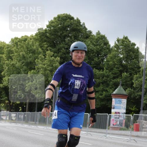 29.06.2025 - hella hamburg halbmarathon Jannik Wohlers http://msf.ph/oto/8148076 29.06.2025 09:10:34 Lombardsbrücke  meine-sportfotos.de