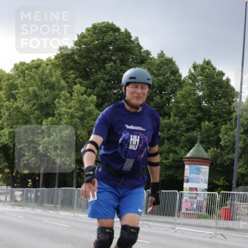 29.06.2025 - hella hamburg halbmarathon Jannik Wohlers http://msf.ph/oto/8148080 29.06.2025 09:10:34 Lombardsbrücke  meine-sportfotos.de