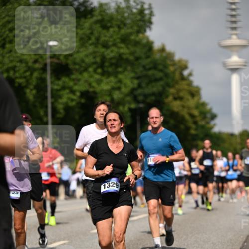 29.06.2025 - hella hamburg halbmarathon Dr. Thomas Lammeyer http://msf.ph/oto/8148091 29.06.2025 10:06:06 Kennedybrücke 1184, 1329, 1364, 1453, 1464, 1729, 1881, 1940, 2591, 3039, 3169, 3199, 4286, 4328, 4649, 5547, 5602, 5603, 6322, 6327, 6438, 7031, 7189, 7223, 9156, 9230, 9353, 9741, 10177, 10882 meine-sportfotos.de