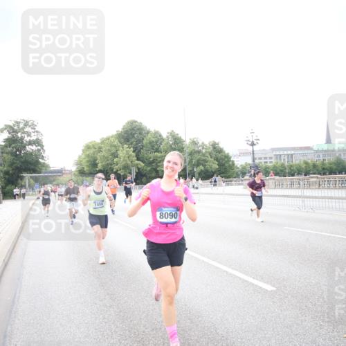 29.06.2025 - hella hamburg halbmarathon Jannik Wohlers http://msf.ph/oto/8148092 29.06.2025 10:09:17 Lombardsbrücke 1052, 1456, 1483, 1513, 1823, 7058, 8090, 8685, 9150, 9297, 9306, 9988, 12255, 12509, 13739, 16191, 16688, 16918, 17630, 18076, 18440, 19242 meine-sportfotos.de