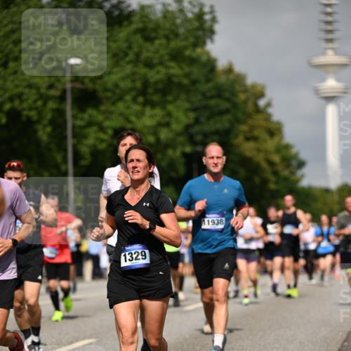 29.06.2025 - hella hamburg halbmarathon Dr. Thomas Lammeyer http://msf.ph/oto/8148107 29.06.2025 10:06:06 Kennedybrücke 1184, 1329, 1364, 1453, 1464, 1729, 1881, 1940, 2591, 3039, 3169, 3199, 4286, 4328, 4649, 5547, 5602, 5603, 6322, 6327, 6438, 7031, 7189, 7223, 9156, 9230, 9353, 9741, 10177, 10882 meine-sportfotos.de
