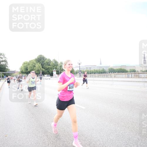 29.06.2025 - hella hamburg halbmarathon Jannik Wohlers http://msf.ph/oto/8148108 29.06.2025 10:09:17 Lombardsbrücke 1052, 1456, 1483, 1513, 1823, 7058, 8090, 8685, 9150, 9297, 9306, 9988, 12255, 12509, 13739, 16191, 16688, 16918, 17630, 18076, 18440, 19242 meine-sportfotos.de
