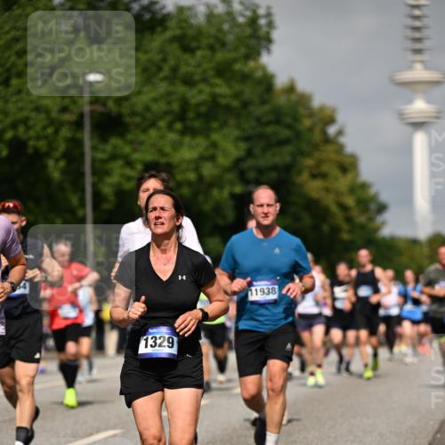 29.06.2025 - hella hamburg halbmarathon Dr. Thomas Lammeyer http://msf.ph/oto/8148115 29.06.2025 10:06:07 Kennedybrücke 1184, 1329, 1364, 1453, 1464, 1729, 1881, 1940, 2323, 2591, 3039, 3169, 3199, 4286, 4328, 4649, 5547, 5602, 6322, 6327, 6438, 7031, 7189, 7223, 9156, 9230, 9353, 9741, 9928, 10177, 10882 meine-sportfotos.de