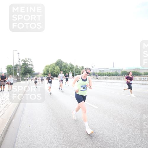 29.06.2025 - hella hamburg halbmarathon Jannik Wohlers http://msf.ph/oto/8148130 29.06.2025 10:09:18 Lombardsbrücke 1052, 1456, 1483, 1513, 1823, 7058, 8090, 8685, 9150, 9297, 9306, 12255, 12509, 13739, 16191, 16455, 16918, 17630, 17899, 18076, 18440, 19242 meine-sportfotos.de