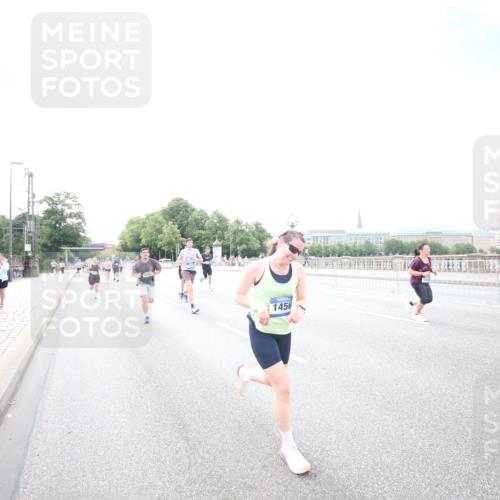 29.06.2025 - hella hamburg halbmarathon Jannik Wohlers http://msf.ph/oto/8148133 29.06.2025 10:09:18 Lombardsbrücke 1052, 1456, 1483, 1513, 1823, 7058, 8090, 8685, 9150, 9297, 9306, 12255, 12509, 13739, 16191, 16455, 16918, 17630, 17899, 18076, 18440, 19242 meine-sportfotos.de