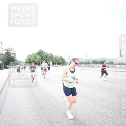 29.06.2025 - hella hamburg halbmarathon Jannik Wohlers http://msf.ph/oto/8148138 29.06.2025 10:09:18 Lombardsbrücke 1052, 1456, 1483, 1513, 1823, 7058, 8090, 8685, 9150, 9297, 9306, 12255, 12509, 13739, 16191, 16455, 16918, 17630, 17899, 18076, 18440, 19242 meine-sportfotos.de