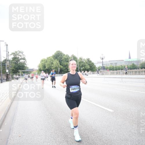 29.06.2025 - hella hamburg halbmarathon Jannik Wohlers http://msf.ph/oto/8148154 29.06.2025 10:09:22 Lombardsbrücke 1052, 1456, 1823, 4592, 7058, 8090, 8685, 9150, 9297, 9306, 9781, 12255, 12509, 13739, 16191, 16455, 16918, 17630, 17899, 18076, 18440, 19242 meine-sportfotos.de