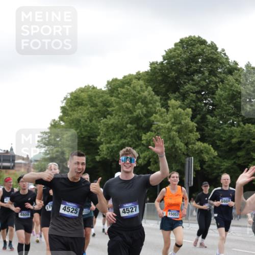 29.06.2025 - hella hamburg halbmarathon Jannik Wohlers http://msf.ph/oto/8148159 29.06.2025 10:48:56 Lombardsbrücke 1525, 1625, 2067, 2395, 2527, 2541, 2713, 2927, 3070, 3183, 3232, 3383, 3943, 4403, 4525, 4527, 4589, 4769, 4809, 5106, 5118, 5463, 6979, 6989, 7301, 7650, 7931, 7936, 8549, 9245, 9261, 10033, 10038, 10130, 10333, 10479, 10782, 10785, 11031, 11558, 11681, 12010, 12664, 12669, 13564, 13565, 14080, 14081, 14389, 14390, 15057, 16436, 16759, 17085, 17089, 17287, 17315, 17647, 17964, 18453, 18470 meine-sportfotos.de