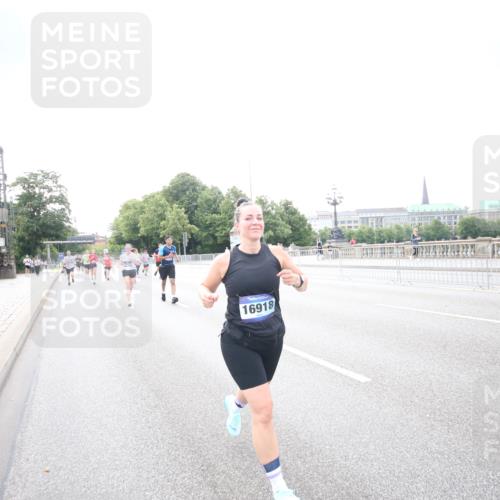 29.06.2025 - hella hamburg halbmarathon Jannik Wohlers http://msf.ph/oto/8148160 29.06.2025 10:09:22 Lombardsbrücke 1052, 1456, 1823, 4592, 7058, 8090, 8685, 9150, 9297, 9306, 9781, 12255, 12509, 13739, 16191, 16455, 16918, 17630, 17899, 18076, 18440, 19242 meine-sportfotos.de