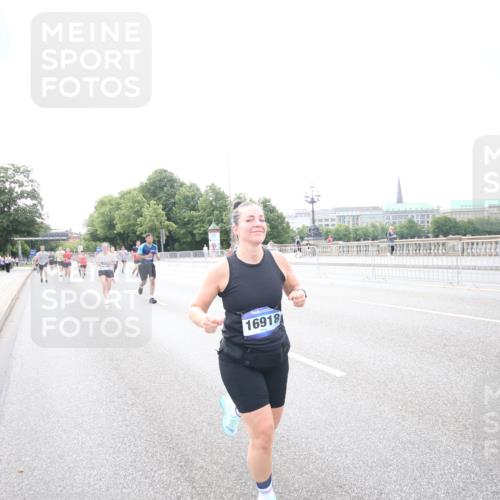 29.06.2025 - hella hamburg halbmarathon Jannik Wohlers http://msf.ph/oto/8148166 29.06.2025 10:09:22 Lombardsbrücke 1052, 1456, 1823, 4592, 7058, 8090, 8685, 9150, 9297, 9306, 9781, 12255, 12509, 13739, 16191, 16455, 16918, 17630, 17899, 18076, 18440, 19242 meine-sportfotos.de