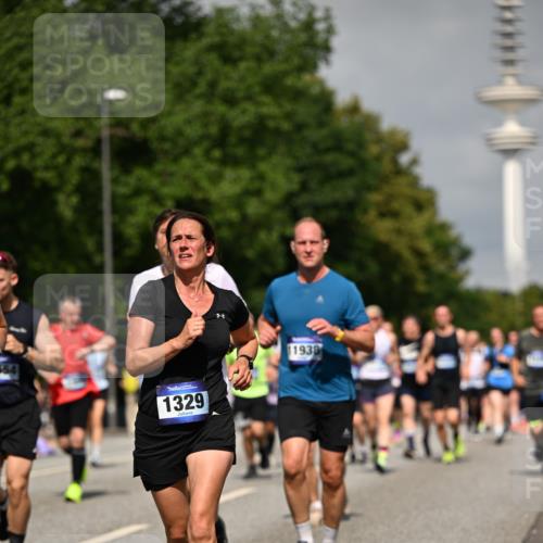 29.06.2025 - hella hamburg halbmarathon Dr. Thomas Lammeyer http://msf.ph/oto/8148175 29.06.2025 10:06:07 Kennedybrücke 1184, 1329, 1364, 1453, 1464, 1729, 1881, 1940, 2323, 2591, 3039, 3169, 3199, 4286, 4328, 4649, 5547, 5602, 6322, 6327, 6438, 7031, 7189, 7223, 9156, 9230, 9353, 9741, 9928, 10177, 10882 meine-sportfotos.de
