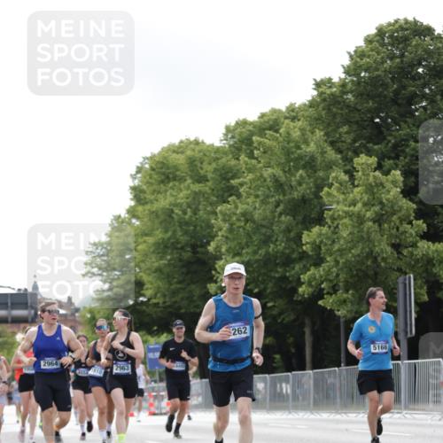 29.06.2025 - hella hamburg halbmarathon Jannik Wohlers http://msf.ph/oto/8148185 29.06.2025 10:12:01 Lombardsbrücke 1610, 1785, 1850, 2661, 2963, 2964, 3182, 3248, 3262, 3746, 4453, 4499, 4554, 5166, 5176, 5597, 5598, 6822, 6871, 6966, 7014, 7474, 9253, 9254, 9405, 10581, 10685, 11509, 14313, 14863, 14868, 16379, 16473, 18493 meine-sportfotos.de