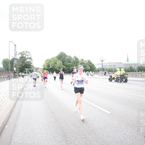 29.06.2025 - hella hamburg halbmarathon Jannik Wohlers http://msf.ph/oto/8148199 29.06.2025 10:09:25 Lombardsbrücke 1052, 1456, 1823, 4592, 7058, 8090, 8685, 9150, 9297, 9306, 9781, 12255, 12509, 12567, 13739, 16191, 16455, 16918, 17630, 17899, 18076, 18440, 18707, 19242 meine-sportfotos.de