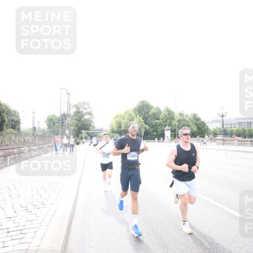29.06.2025 - hella hamburg halbmarathon Jannik Wohlers http://msf.ph/oto/8148224 29.06.2025 10:10:08 Lombardsbrücke 1573, 4389, 5182, 5440, 7250, 7685, 9681, 9816, 11180, 11355, 11887, 11904, 11905, 12008, 12629, 13797, 13825, 13901, 14679, 14822, 15409, 16166, 16344, 16639, 17730, 19023 meine-sportfotos.de