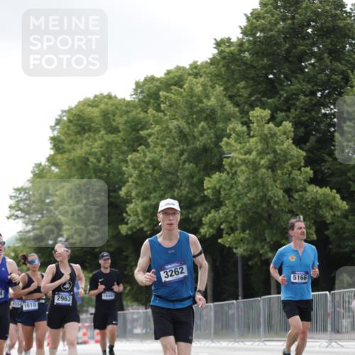 29.06.2025 - hella hamburg halbmarathon Jannik Wohlers http://msf.ph/oto/8148227 29.06.2025 10:12:02 Lombardsbrücke 1610, 1785, 1850, 2661, 2963, 2964, 3182, 3248, 3262, 3746, 4453, 4499, 4554, 5166, 5176, 5597, 5598, 6822, 6871, 6966, 7014, 9254, 9405, 10581, 10685, 11509, 14863, 14868, 16379, 16473, 18493 meine-sportfotos.de