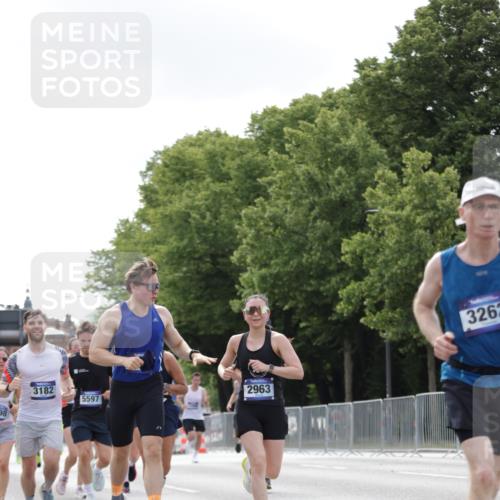 29.06.2025 - hella hamburg halbmarathon Jannik Wohlers http://msf.ph/oto/8148248 29.06.2025 10:12:03 Lombardsbrücke 1610, 1785, 1850, 2661, 2963, 2964, 3182, 3248, 3262, 3746, 4453, 4499, 4554, 5166, 5176, 5597, 5598, 6822, 6871, 6966, 7014, 9254, 9405, 10581, 10685, 11509, 14863, 14868, 15369, 16379, 16473, 18493 meine-sportfotos.de