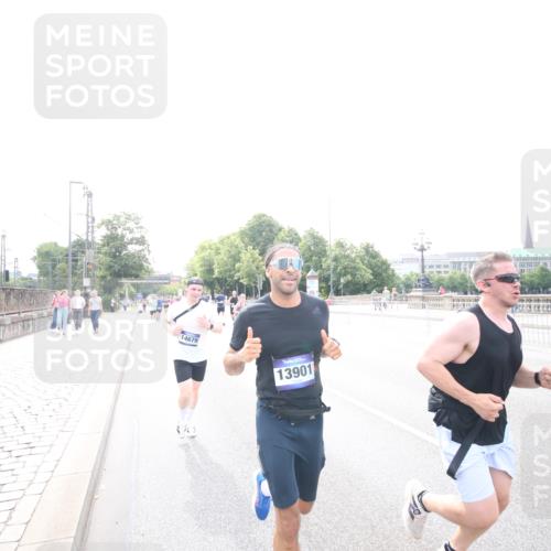 29.06.2025 - hella hamburg halbmarathon Jannik Wohlers http://msf.ph/oto/8148254 29.06.2025 10:10:09 Lombardsbrücke 1573, 4389, 5182, 5440, 5990, 5991, 7250, 7685, 9681, 9816, 11180, 11355, 11887, 11904, 11905, 12008, 12629, 13825, 13901, 14679, 14822, 15409, 16166, 16344, 16639, 17730, 19023 meine-sportfotos.de