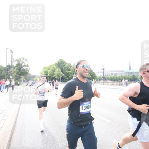 29.06.2025 - hella hamburg halbmarathon Jannik Wohlers http://msf.ph/oto/8148264 29.06.2025 10:10:09 Lombardsbrücke 1573, 4389, 5182, 5440, 5990, 5991, 7250, 7685, 9681, 9816, 11180, 11355, 11887, 11904, 11905, 12008, 12629, 13825, 13901, 14679, 14822, 15409, 16166, 16344, 16639, 17730, 19023 meine-sportfotos.de