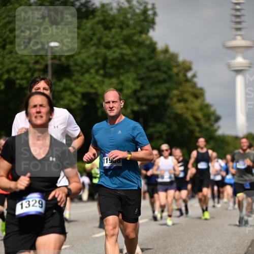 29.06.2025 - hella hamburg halbmarathon Dr. Thomas Lammeyer http://msf.ph/oto/8148272 29.06.2025 10:06:08 Kennedybrücke 1184, 1329, 1364, 1432, 1453, 1729, 1881, 1940, 2323, 3169, 3199, 4286, 4328, 4649, 5547, 5763, 6322, 6327, 6438, 7031, 9156, 9353, 9741, 9928, 10177, 10882 meine-sportfotos.de