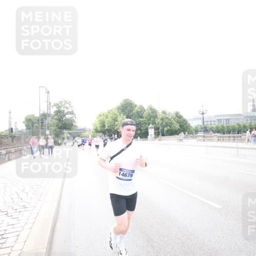 29.06.2025 - hella hamburg halbmarathon Jannik Wohlers http://msf.ph/oto/8148276 29.06.2025 10:10:10 Lombardsbrücke 1573, 4389, 5440, 5990, 5991, 7250, 7685, 9681, 9816, 11180, 11355, 11887, 11904, 11905, 12008, 12629, 13825, 13901, 14679, 14822, 15409, 16166, 16344, 17730, 19023 meine-sportfotos.de
