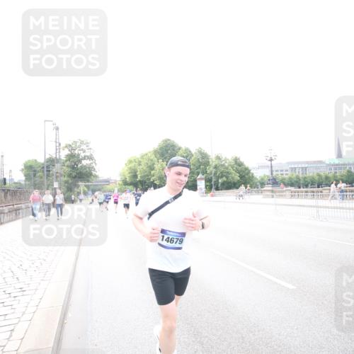 29.06.2025 - hella hamburg halbmarathon Jannik Wohlers http://msf.ph/oto/8148281 29.06.2025 10:10:10 Lombardsbrücke 1573, 4389, 5440, 5990, 5991, 7250, 7685, 9681, 9816, 11180, 11355, 11887, 11904, 11905, 12008, 12629, 13825, 13901, 14679, 14822, 15409, 16166, 16344, 17730, 19023 meine-sportfotos.de
