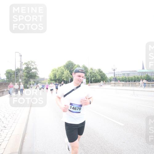 29.06.2025 - hella hamburg halbmarathon Jannik Wohlers http://msf.ph/oto/8148287 29.06.2025 10:10:10 Lombardsbrücke 1573, 4389, 5440, 5990, 5991, 7250, 7685, 9681, 9816, 11180, 11355, 11887, 11904, 11905, 12008, 12629, 13825, 13901, 14679, 14822, 15409, 16166, 16344, 17730, 19023 meine-sportfotos.de