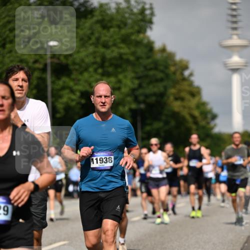 29.06.2025 - hella hamburg halbmarathon Dr. Thomas Lammeyer http://msf.ph/oto/8148289 29.06.2025 10:06:08 Kennedybrücke 1184, 1329, 1364, 1432, 1453, 1729, 1881, 1940, 2323, 3169, 3199, 4286, 4328, 4649, 5547, 5763, 6322, 6327, 6438, 7031, 9156, 9353, 9741, 9928, 10177, 10882 meine-sportfotos.de