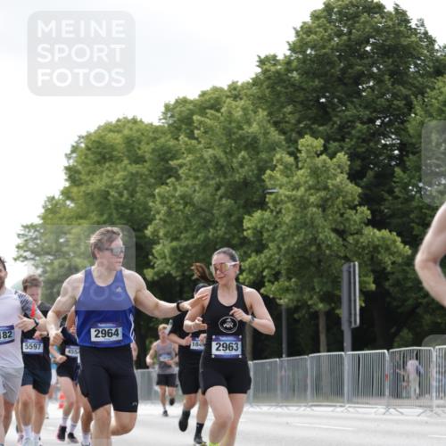 29.06.2025 - hella hamburg halbmarathon Jannik Wohlers http://msf.ph/oto/8148299 29.06.2025 10:12:03 Lombardsbrücke 1610, 1785, 1850, 2661, 2963, 2964, 3182, 3248, 3262, 3746, 4453, 4499, 4554, 5166, 5176, 5597, 5598, 6822, 6871, 6966, 7014, 9254, 9405, 10581, 10685, 11509, 14863, 14868, 15369, 16379, 16473, 18493 meine-sportfotos.de
