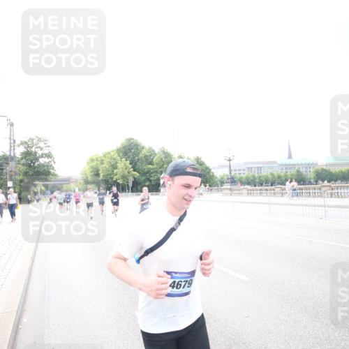 29.06.2025 - hella hamburg halbmarathon Jannik Wohlers http://msf.ph/oto/8148300 29.06.2025 10:10:10 Lombardsbrücke 1573, 4389, 5440, 5990, 5991, 7250, 7685, 9681, 9816, 11180, 11355, 11887, 11904, 11905, 12008, 12629, 13825, 13901, 14679, 14822, 15409, 16166, 16344, 17730, 19023 meine-sportfotos.de