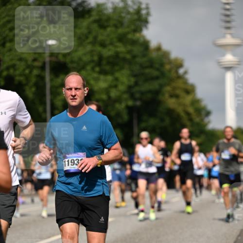 29.06.2025 - hella hamburg halbmarathon Dr. Thomas Lammeyer http://msf.ph/oto/8148301 29.06.2025 10:06:08 Kennedybrücke 1184, 1329, 1364, 1432, 1453, 1729, 1881, 1940, 2323, 3169, 3199, 4286, 4328, 4649, 5547, 5763, 6322, 6327, 6438, 7031, 9156, 9353, 9741, 9928, 10177, 10882 meine-sportfotos.de