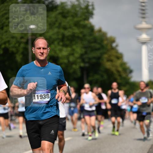 29.06.2025 - hella hamburg halbmarathon Dr. Thomas Lammeyer http://msf.ph/oto/8148311 29.06.2025 10:06:09 Kennedybrücke 1184, 1329, 1364, 1432, 1453, 1729, 1881, 1940, 2322, 2323, 3169, 3199, 4286, 4328, 4649, 5547, 5763, 6322, 6327, 6438, 7031, 7243, 9156, 9353, 9741, 9928, 10177, 10882 meine-sportfotos.de