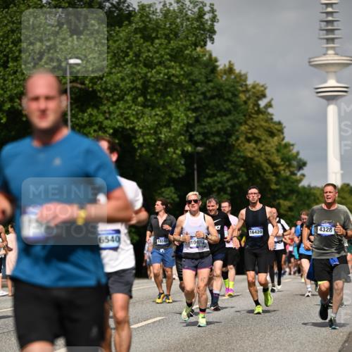 29.06.2025 - hella hamburg halbmarathon Dr. Thomas Lammeyer http://msf.ph/oto/8148315 29.06.2025 10:06:09 Kennedybrücke 1184, 1329, 1364, 1432, 1453, 1729, 1881, 1940, 2322, 2323, 3169, 3199, 4286, 4328, 4649, 5547, 5763, 6322, 6327, 6438, 7031, 7243, 9156, 9353, 9741, 9928, 10177, 10882 meine-sportfotos.de