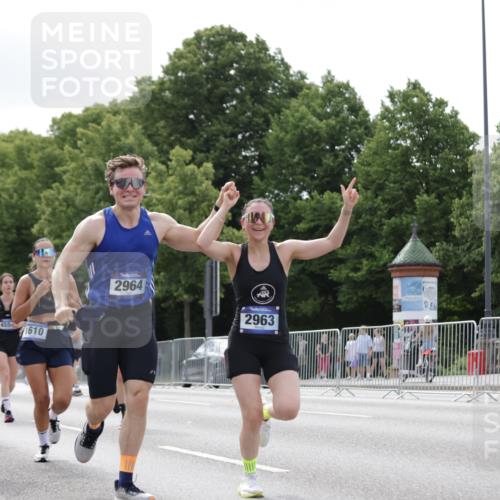 29.06.2025 - hella hamburg halbmarathon Jannik Wohlers http://msf.ph/oto/8148323 29.06.2025 10:12:04 Lombardsbrücke 1610, 1785, 1850, 2963, 2964, 3182, 3248, 3262, 3746, 4453, 4499, 4554, 5166, 5176, 5597, 5598, 6822, 6871, 6966, 7014, 8971, 9254, 9405, 10581, 10685, 13816, 14540, 14863, 14868, 15369, 16473, 18493 meine-sportfotos.de