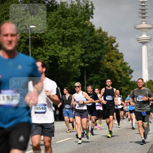 29.06.2025 - hella hamburg halbmarathon Dr. Thomas Lammeyer http://msf.ph/oto/8148324 29.06.2025 10:06:09 Kennedybrücke 1184, 1329, 1364, 1432, 1453, 1729, 1881, 1940, 2322, 2323, 3169, 3199, 4286, 4328, 4649, 5547, 5763, 6322, 6327, 6438, 7031, 7243, 9156, 9353, 9741, 9928, 10177, 10882 meine-sportfotos.de