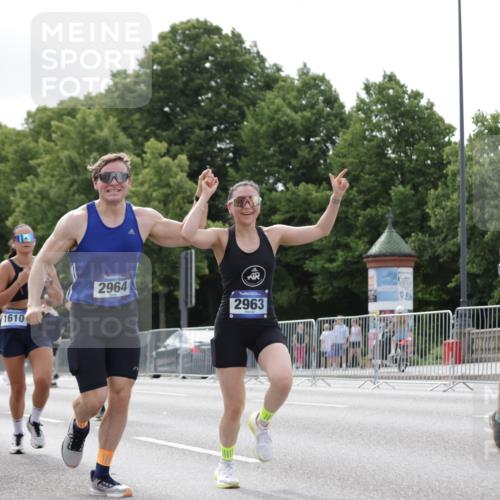 29.06.2025 - hella hamburg halbmarathon Jannik Wohlers http://msf.ph/oto/8148327 29.06.2025 10:12:05 Lombardsbrücke 1249, 1610, 1785, 1850, 2963, 2964, 3182, 3248, 3262, 3746, 4453, 4499, 4554, 5166, 5176, 5597, 5598, 6822, 6871, 6966, 7014, 8971, 9254, 9405, 10581, 10685, 13566, 13816, 14540, 14863, 14868, 15369, 16473, 18178, 18493 meine-sportfotos.de